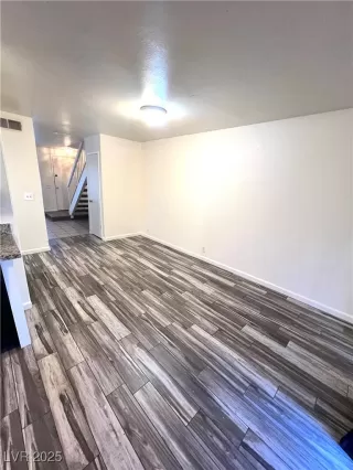 Photo #5: 2709654 Listing 