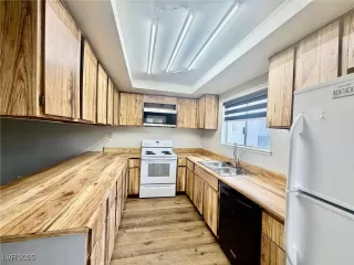 Photo #1: 2709661 Listing 