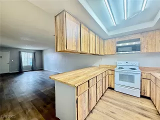 Photo #2: 2709661 Listing 