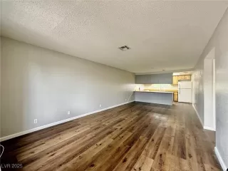 Photo #3: 2709661 Listing 