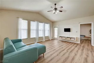 Photo #6: 2709676 Listing 