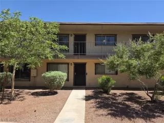 Photo #6: 2709681 Listing