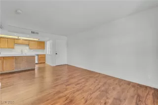 Photo #4: 2709689 Listing 