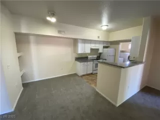 Photo #3: 2709692 Listing 