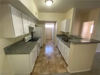 Photo #4: 2709692 Listing 