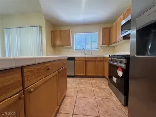 Photo #5: 2709704 Listing 