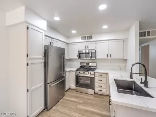 Photo #1: 2709711 Listing 