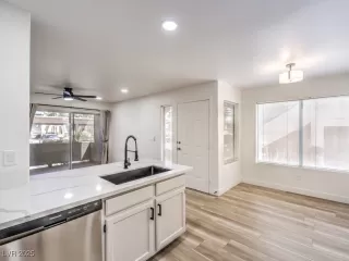 Photo #2: 2709711 Listing 