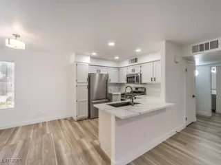 Photo #4: 2709711 Listing 