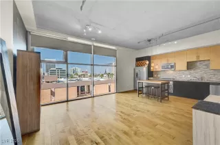 Photo #5: 2709722 Listing