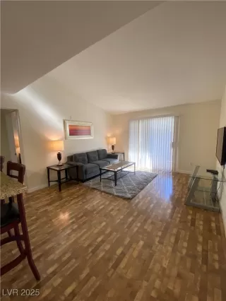 Photo #3: 2709725 Listing 