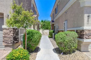 Photo #3: 2709781 Listing