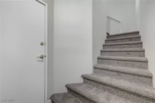 Photo #6: 2709781 Listing