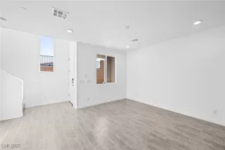 Photo #3: 2709787 Listing 