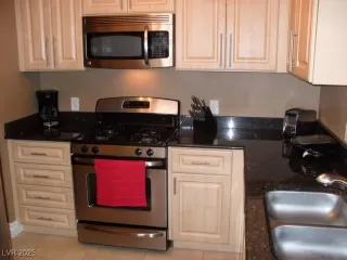 Photo #1: 2709832 Listing 