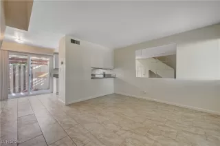 Photo #3: 2709846 Listing 