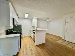 Photo #3: 2709896 Listing 