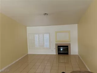 Photo #3: 2709897 Listing