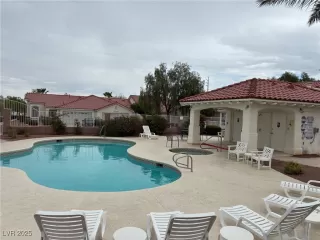 Photo #5: 2709897 Listing