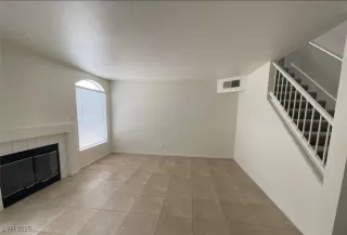 Photo #2: 2709907 Listing 