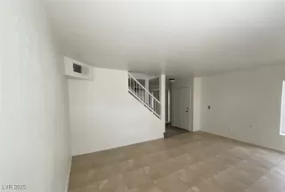 Photo #3: 2709907 Listing 