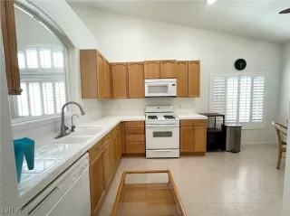 Photo #4: 2709914 Listing 