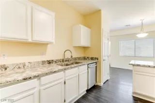 Photo #2: 2709931 Listing 