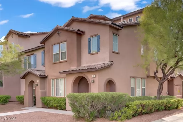 MLS: 2709942 Condo For Sale