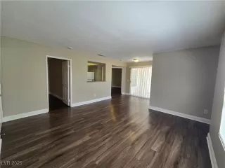 Photo #2: 2709959 Listing