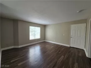 Photo #4: 2709959 Listing