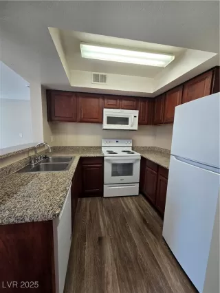 Photo #6: 2709959 Listing