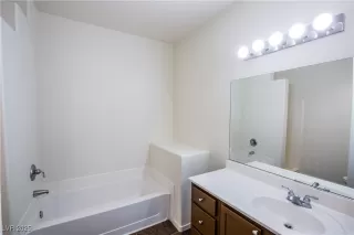 Photo #5: 2709965 Listing