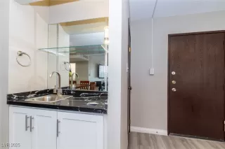 Photo #5: 2709987 Listing 