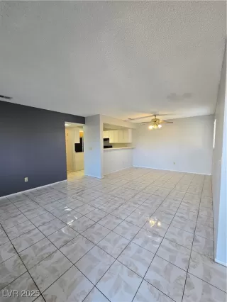 Photo #4: 2710000 Listing 