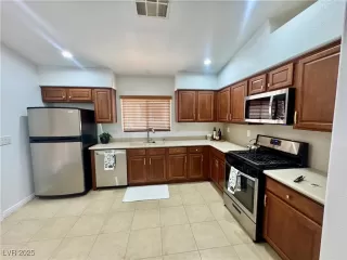 Photo #4: 2710002 Listing 