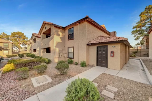 MLS: 2710030 Condo For Sale