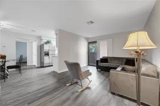 Photo #5: 2710030 Listing