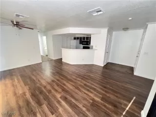 Photo #3: 2710070 Listing 