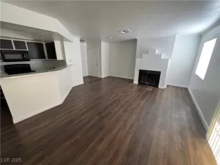 Photo #4: 2710070 Listing 