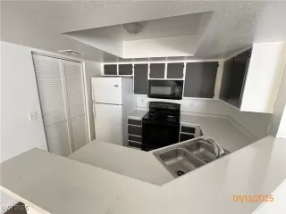 Photo #5: 2710070 Listing 