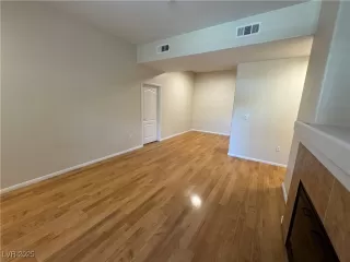 Photo #4: 2710085 Listing 