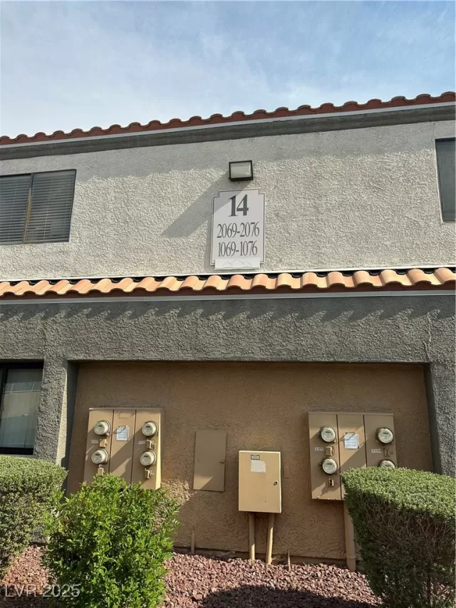 MLS: 2710105 Condo For Sale