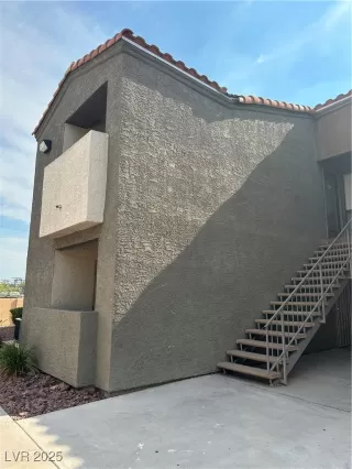 Photo #1: 2710105 Listing 