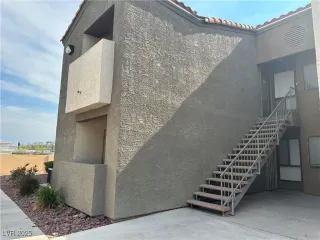 Photo #2: 2710105 Listing 