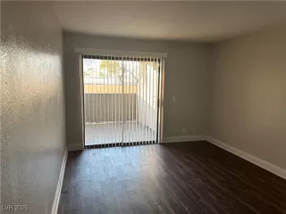 Photo #3: 2710105 Listing 