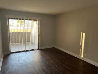 Photo #4: 2710105 Listing 