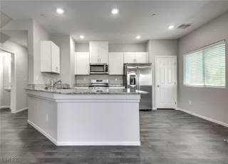 Photo #1: 2710120 Listing 
