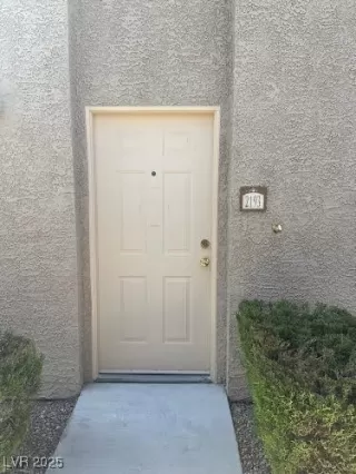 Photo #3: 2710136 Listing 