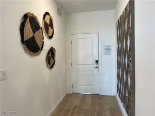 Photo #3: 2710139 Listing 