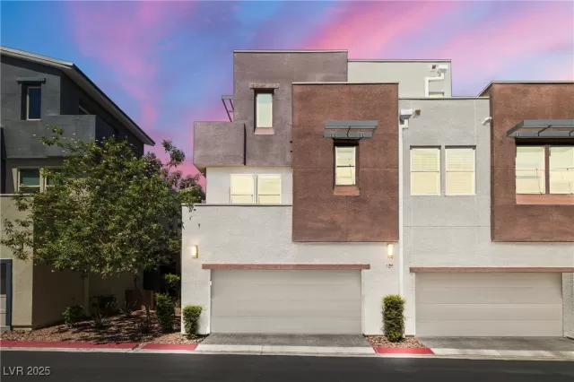 MLS: 2710146 Condo For Sale